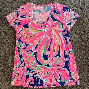 Lily Pulitzer V-neck, Medium
